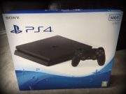 PlayStation 4 Slim – Im Größenvergleich mit der Standard-PlayStation 4