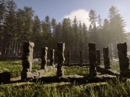 Spielszene aus Sons of the Forest mit selbstgebauter Holzbasis im dichten Wald, aufgenommen während des Craftings und Basisaufbaus.